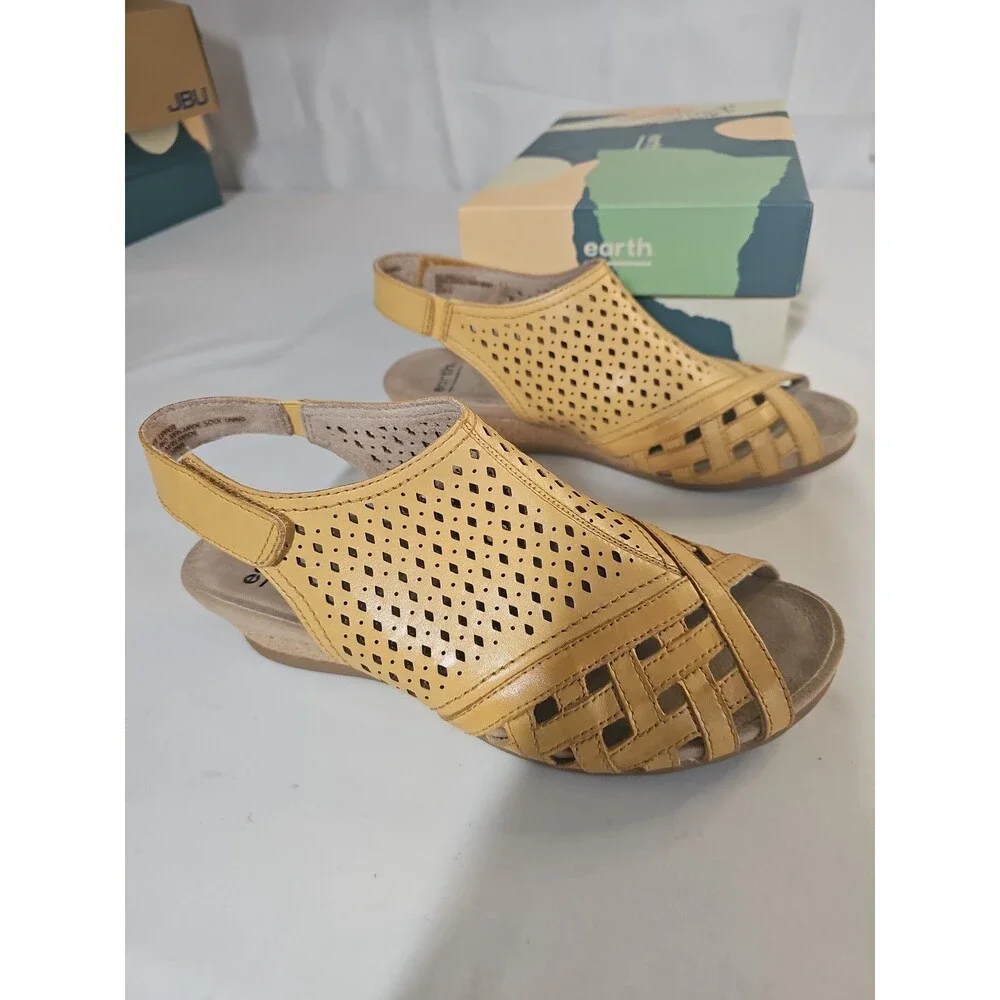 New Earth Pisa Galli Leather Amber Yellow Wedge Sandals Size 8M